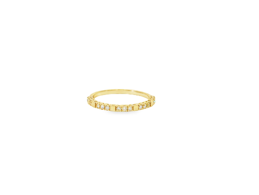 Elegant Gold Diamond Ring