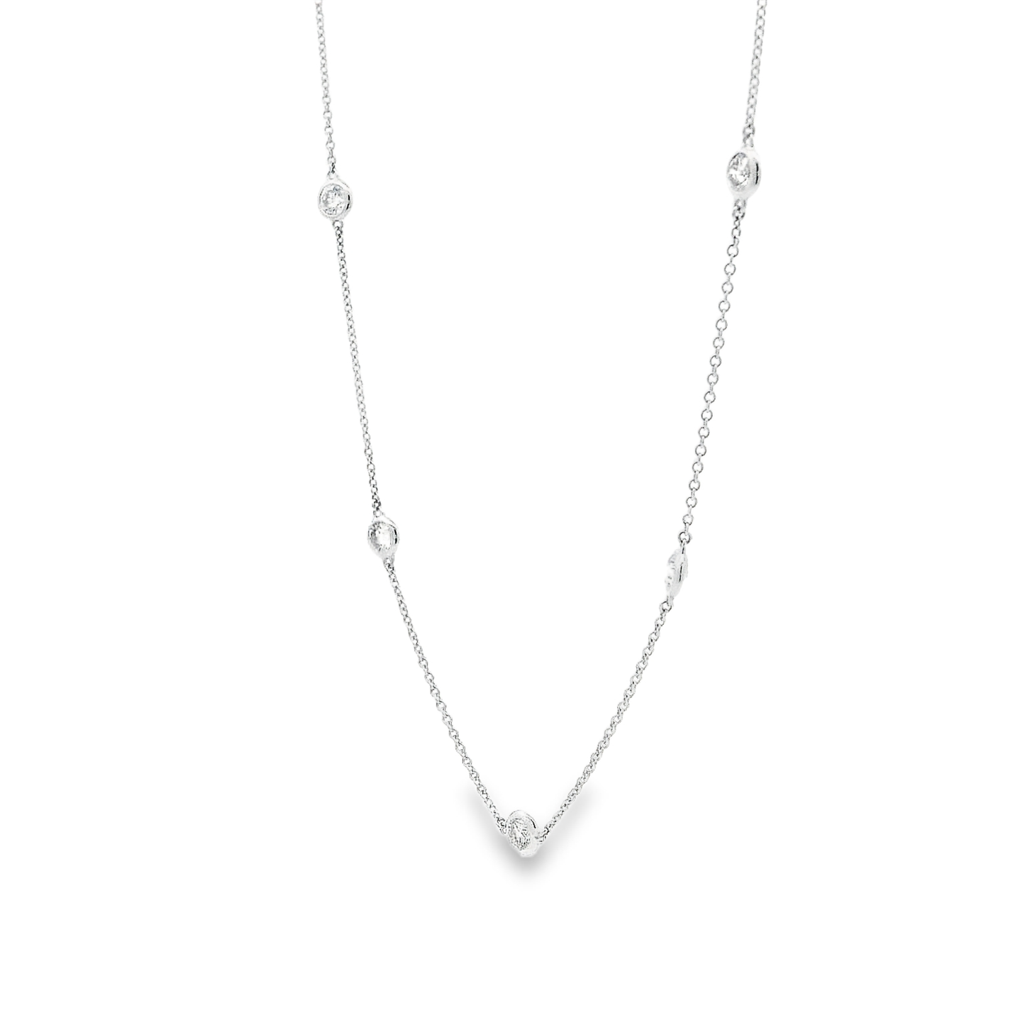 Elegant Necklace with Sparkling Details