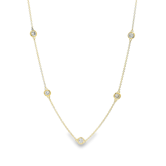 Elegant Gold Necklace with Diamonds