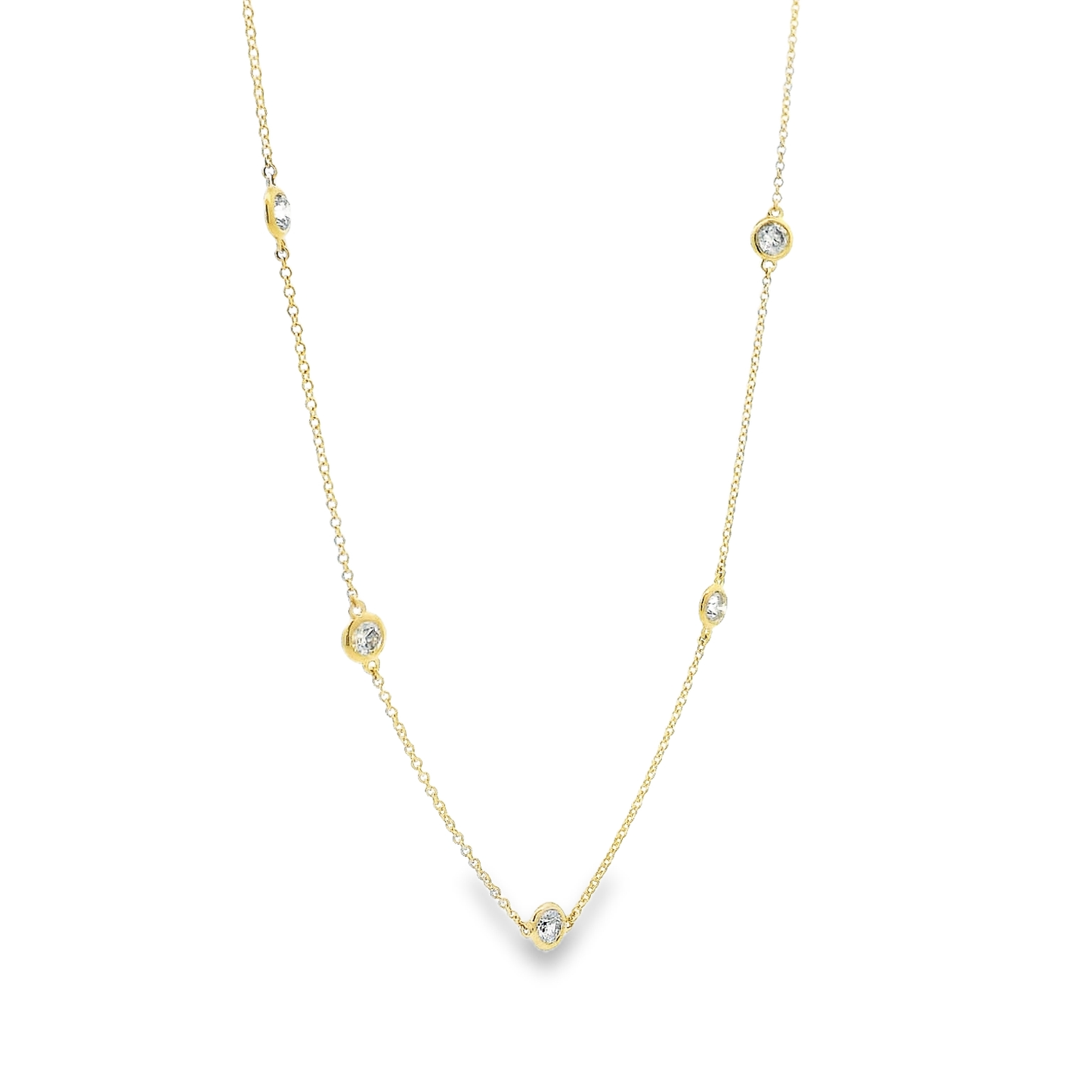 Elegant Gold Necklace with Diamonds
