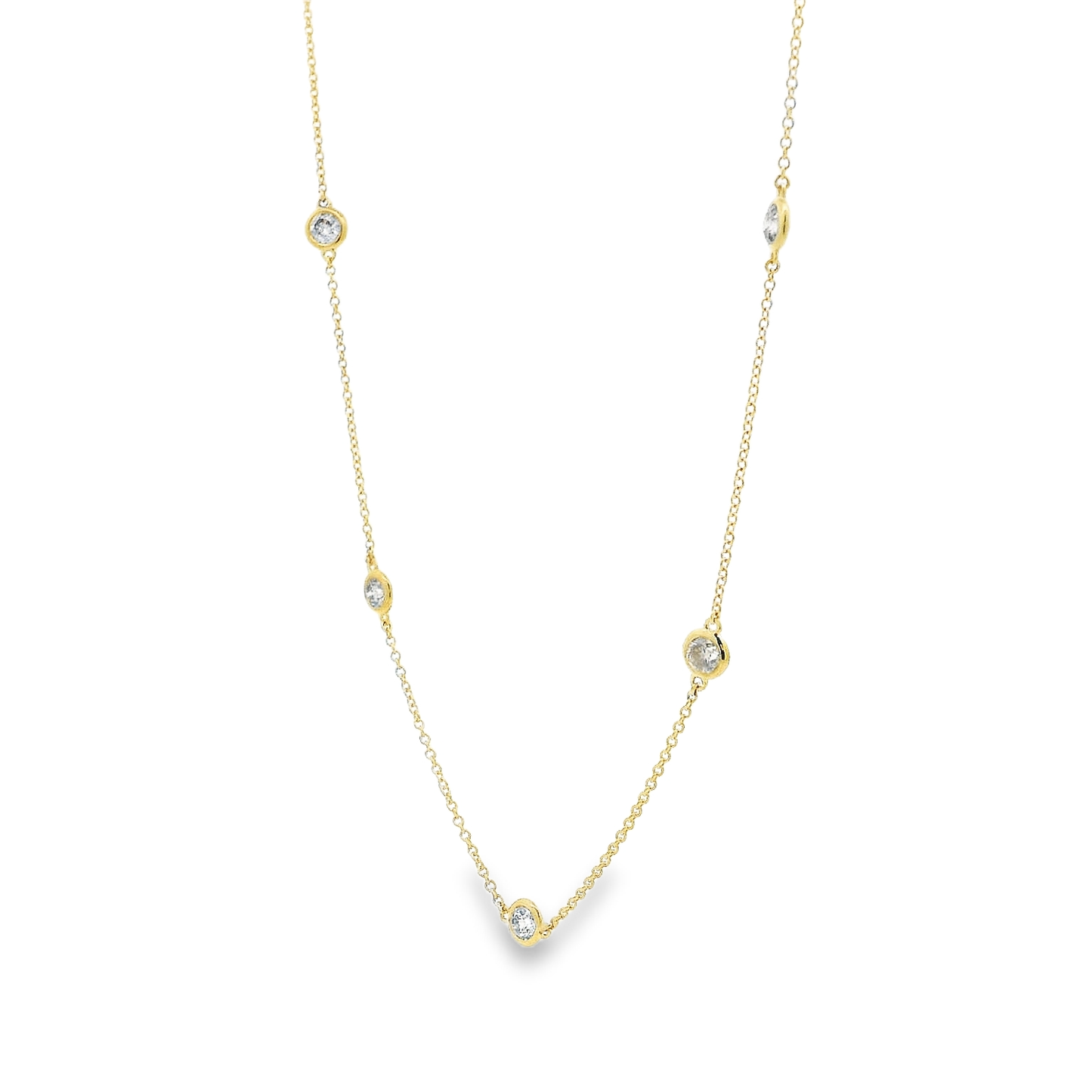 Elegant Gold Necklace with Diamonds
