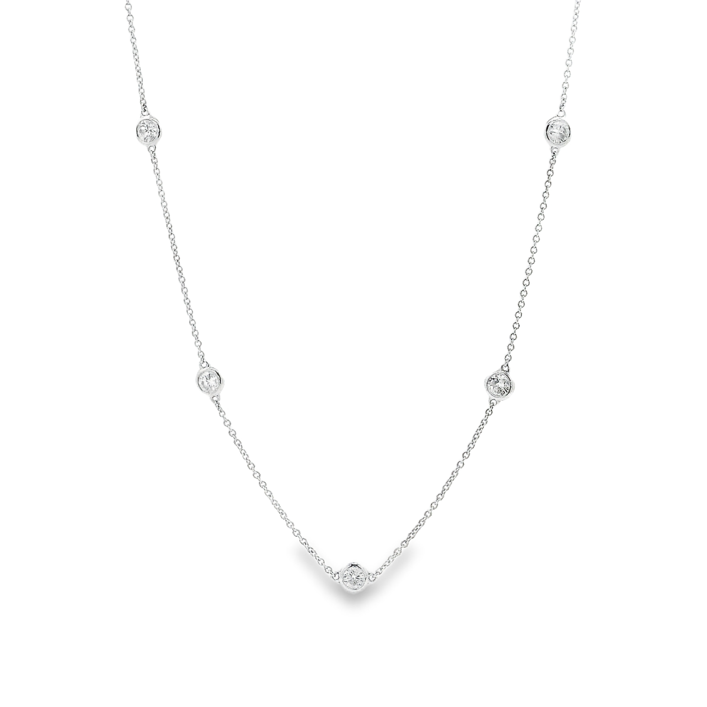 Elegant Gold Necklace with Diamonds
