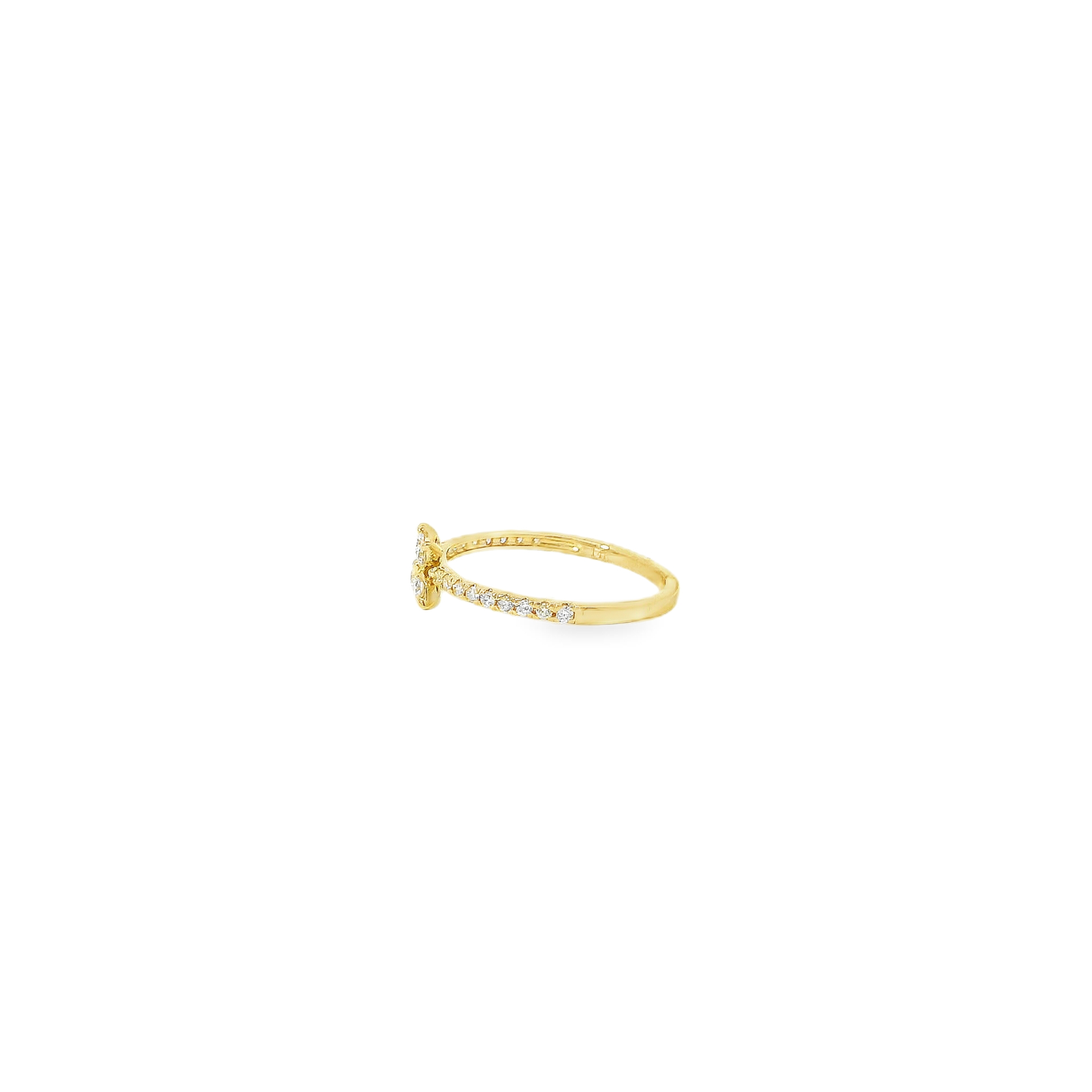 Elegant Gold Ring with Sparkling Diamonds