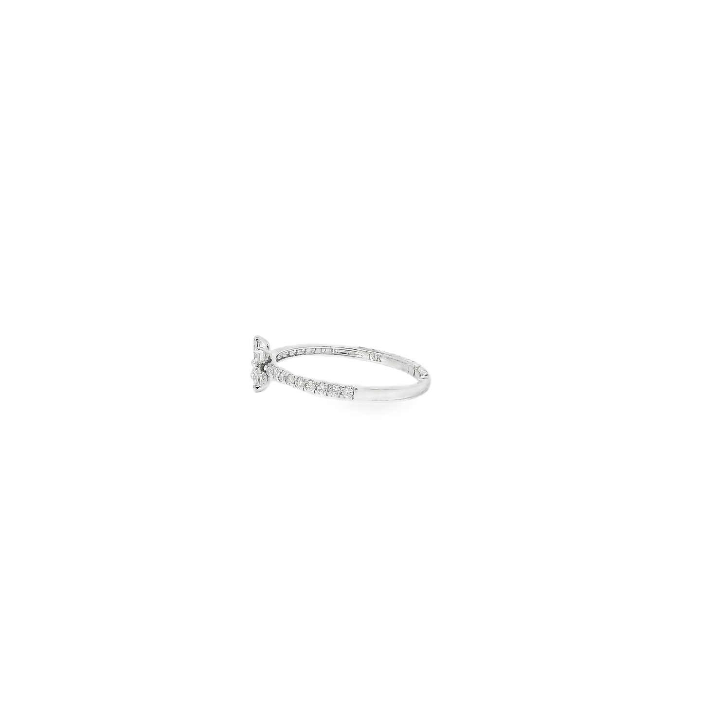 Elegant Gold Ring with Sparkling Diamonds