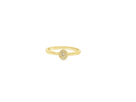 Elegant Ring with Sparkling Center