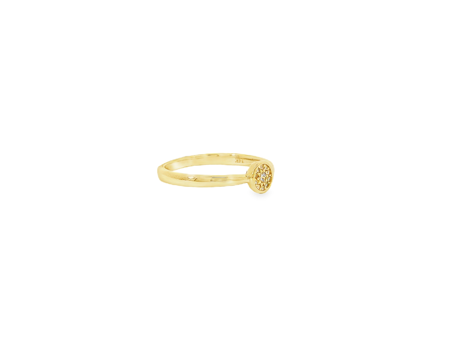 Elegant Ring with Sparkling Center