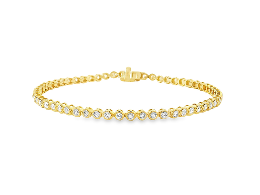 Elegant Gold Bracelet with Sparkling Stones