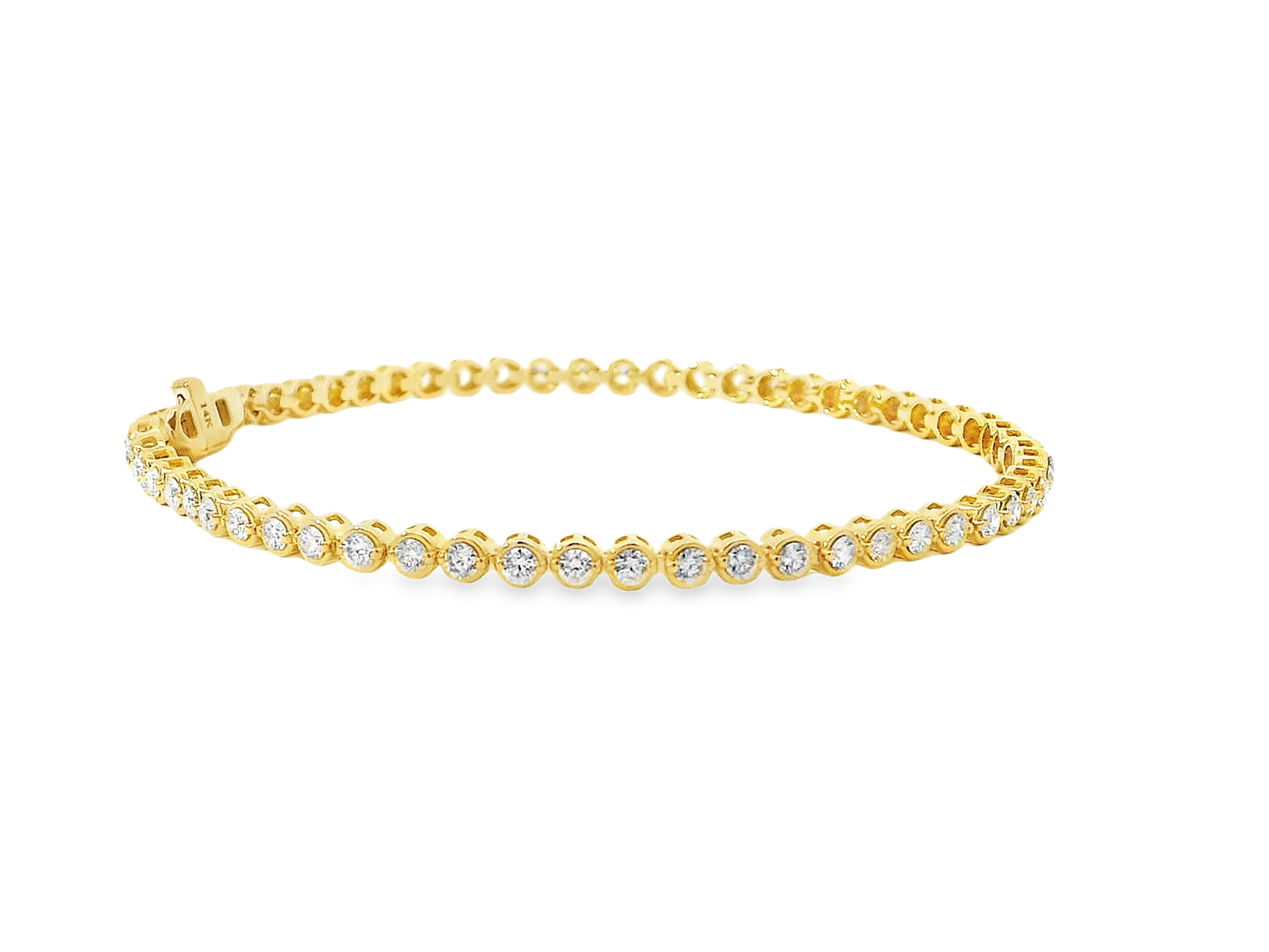 Elegant Gold Bracelet with Sparkling Stones