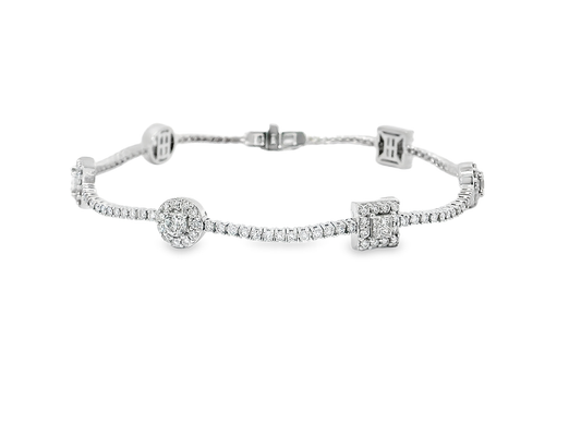 Elegant Silver Bracelet with Sparkling Details