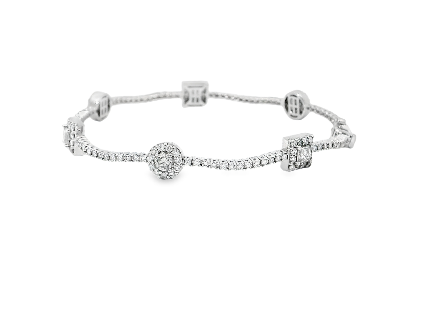 Elegant Silver Bracelet with Sparkling Details