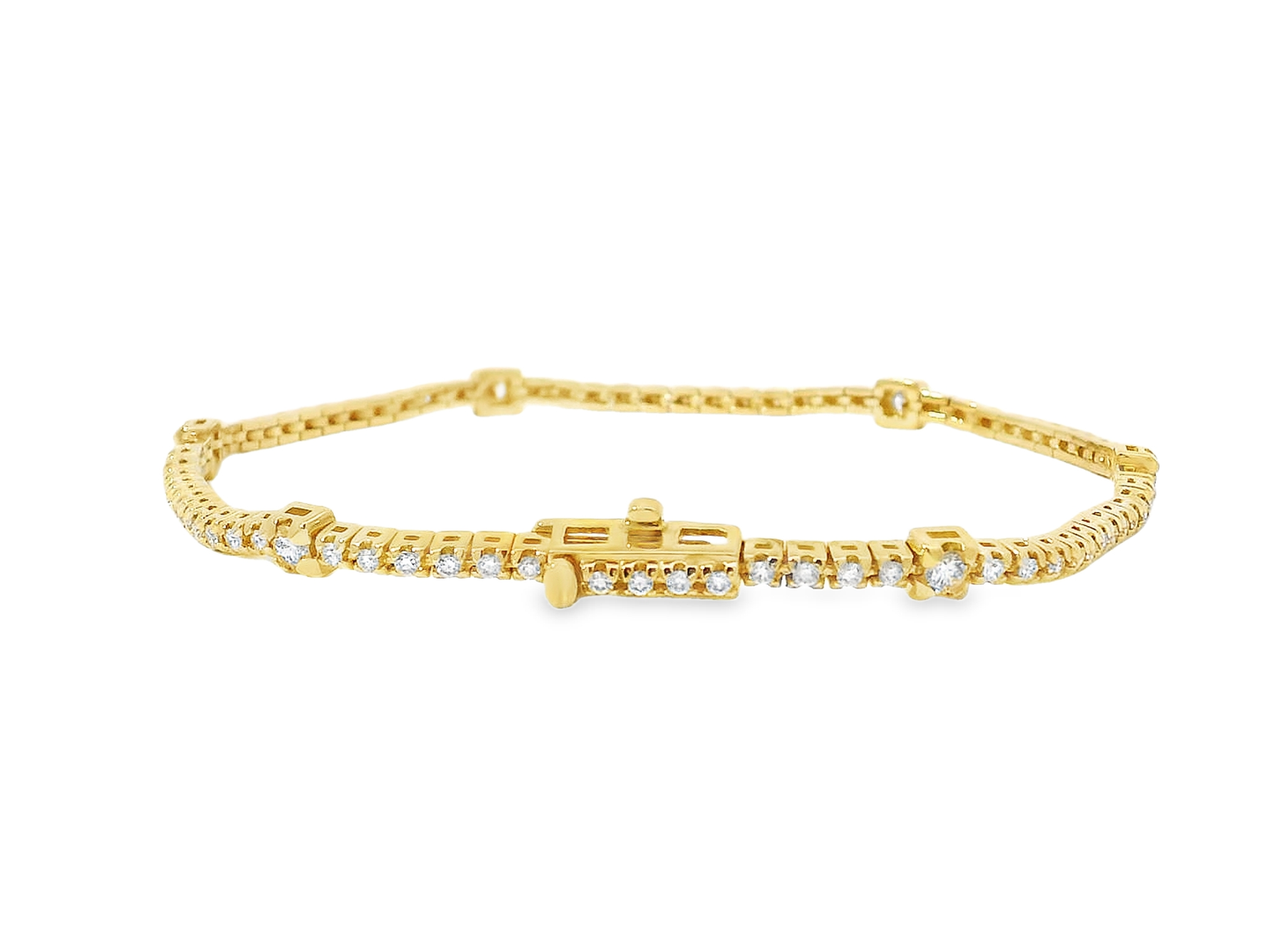 Elegant Gold Bracelet with Sparkling Diamonds