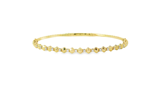 Elegant Gold Bracelet with Diamond Accents