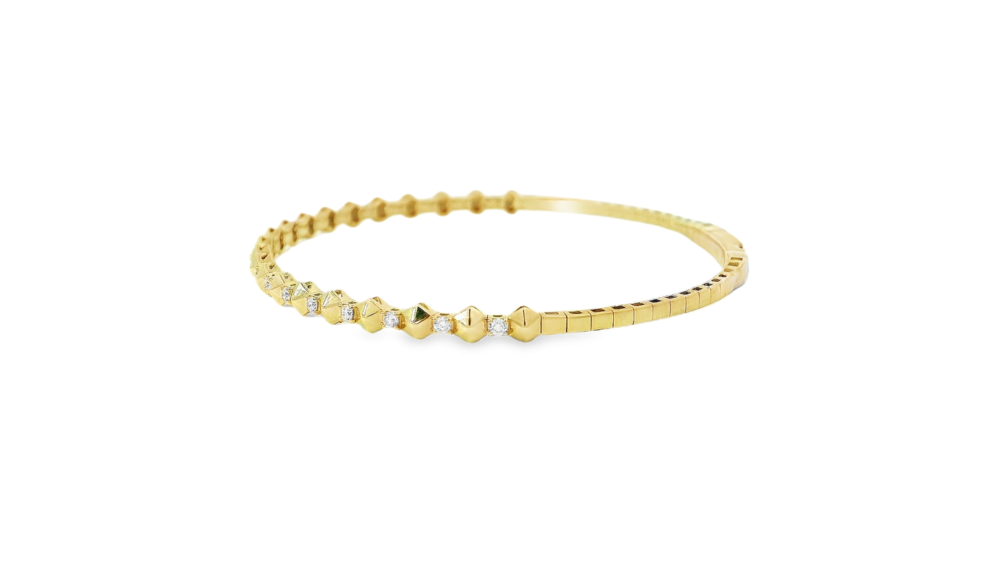 Elegant Gold Bracelet with Diamond Accents