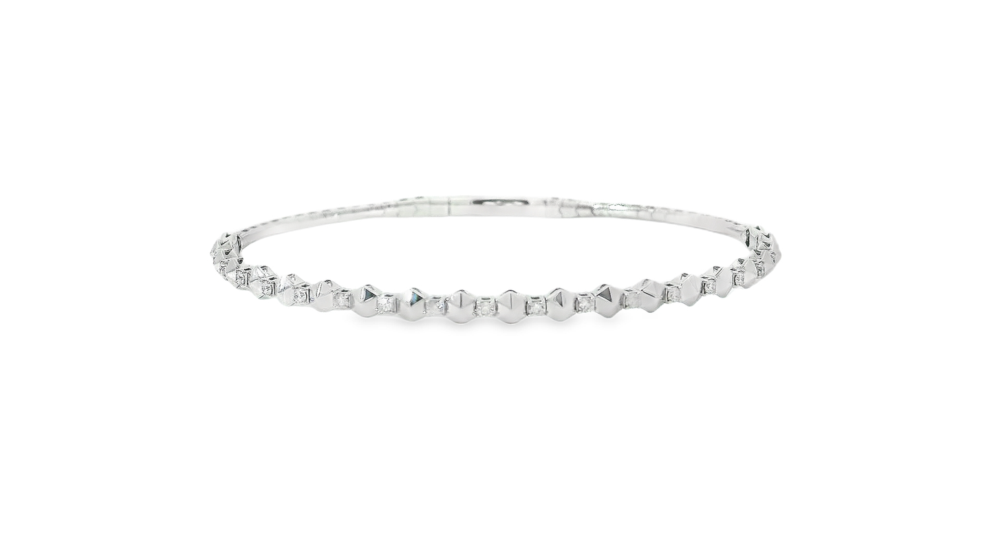 Elegant Gold Bracelet with Diamond Accents