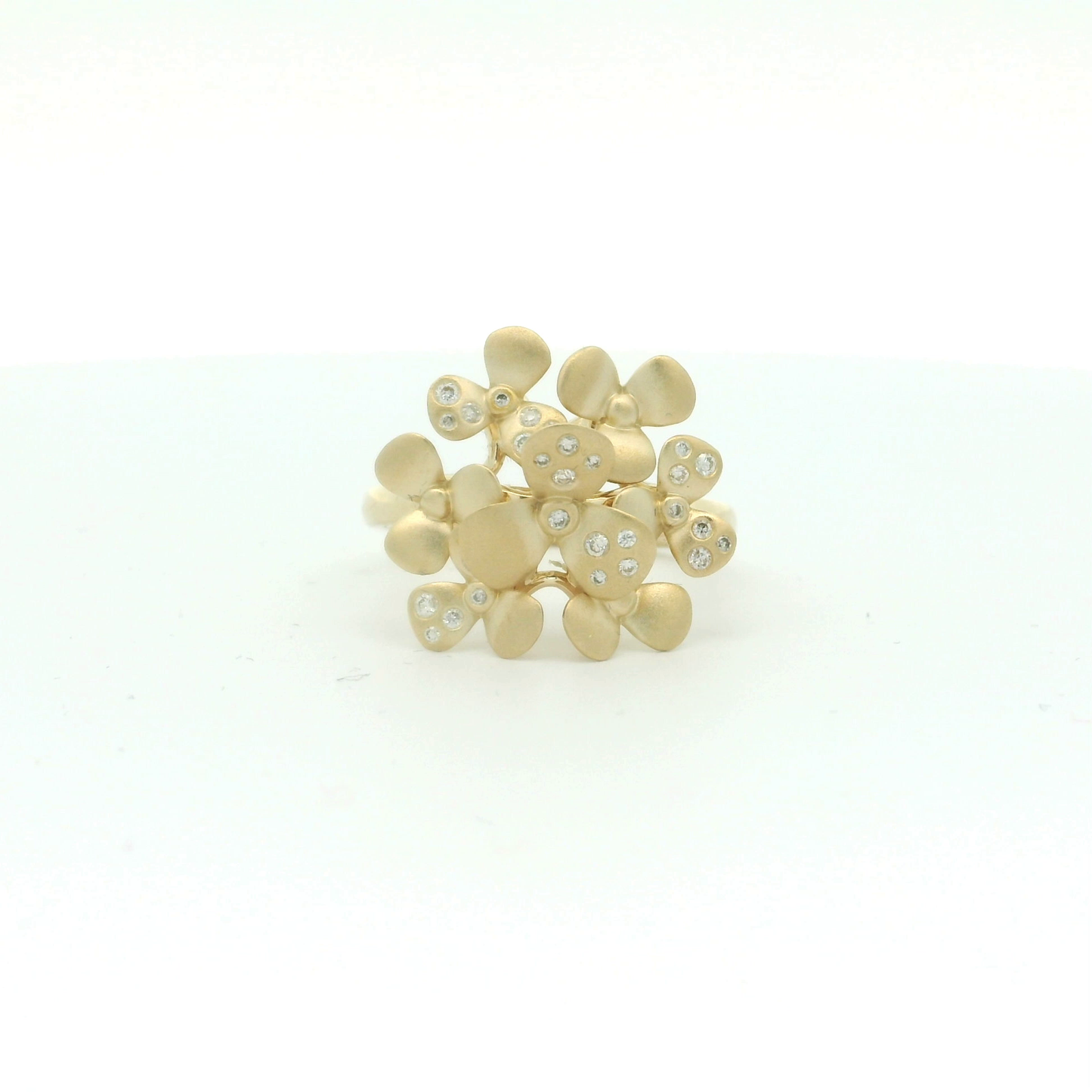 Elegant Floral Ring