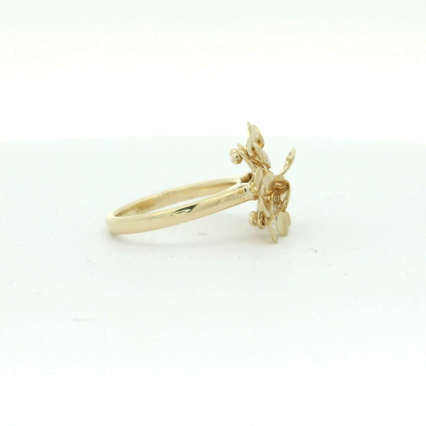 Elegant Floral Ring