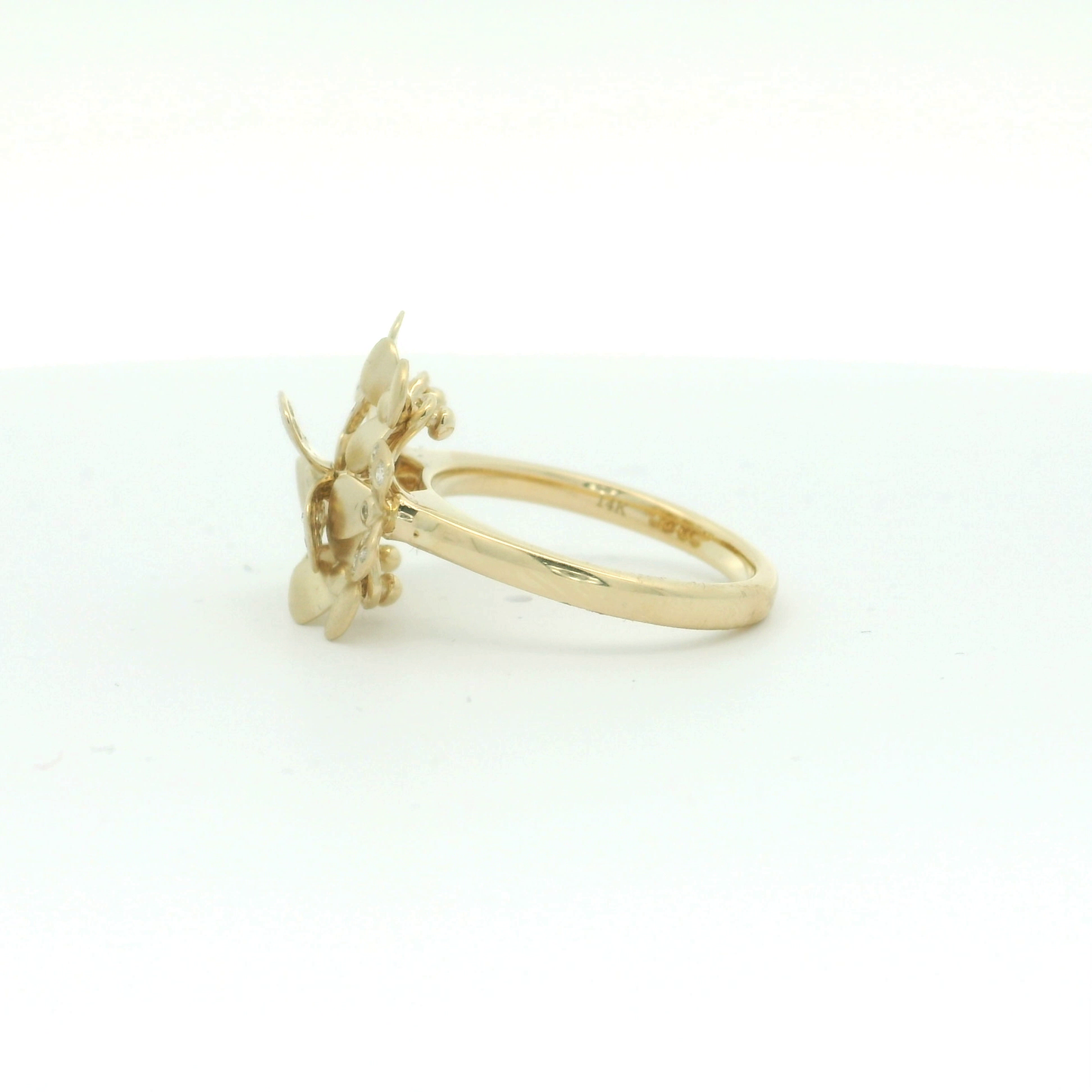 Elegant Floral Ring