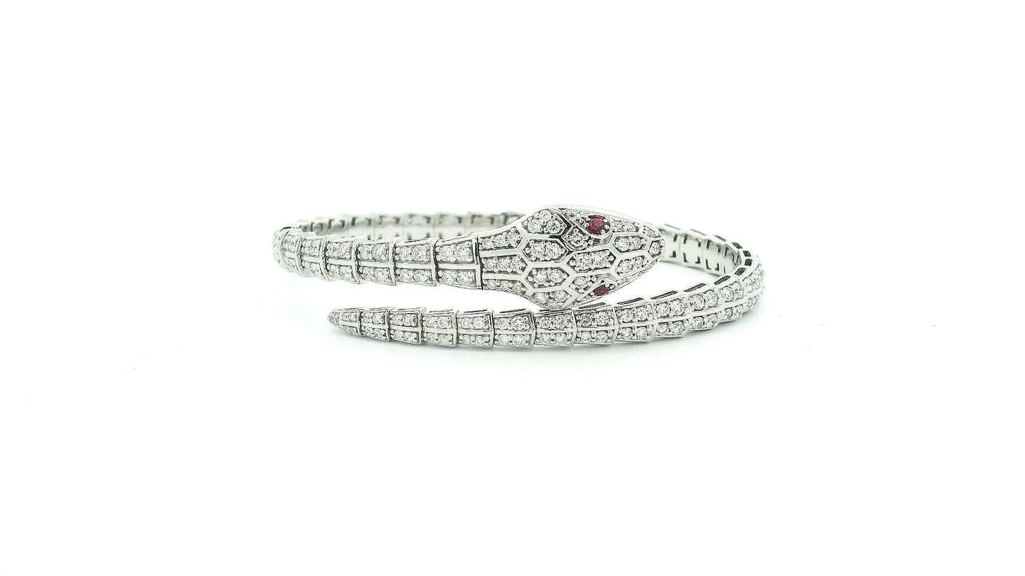 Elegant Snake-Inspired Diamond Bracelet