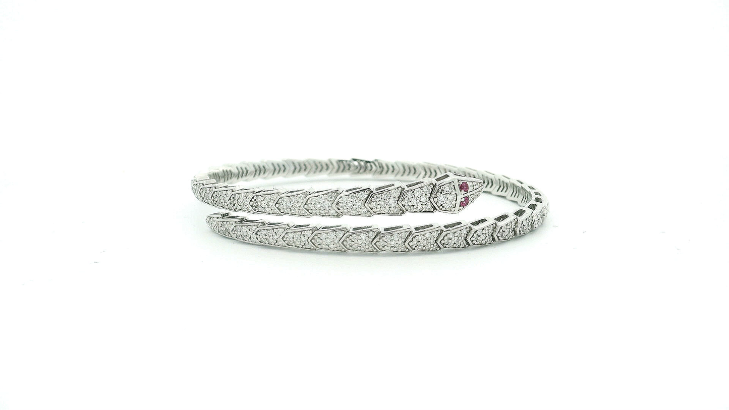 Elegant Gold and Diamond Bracelet