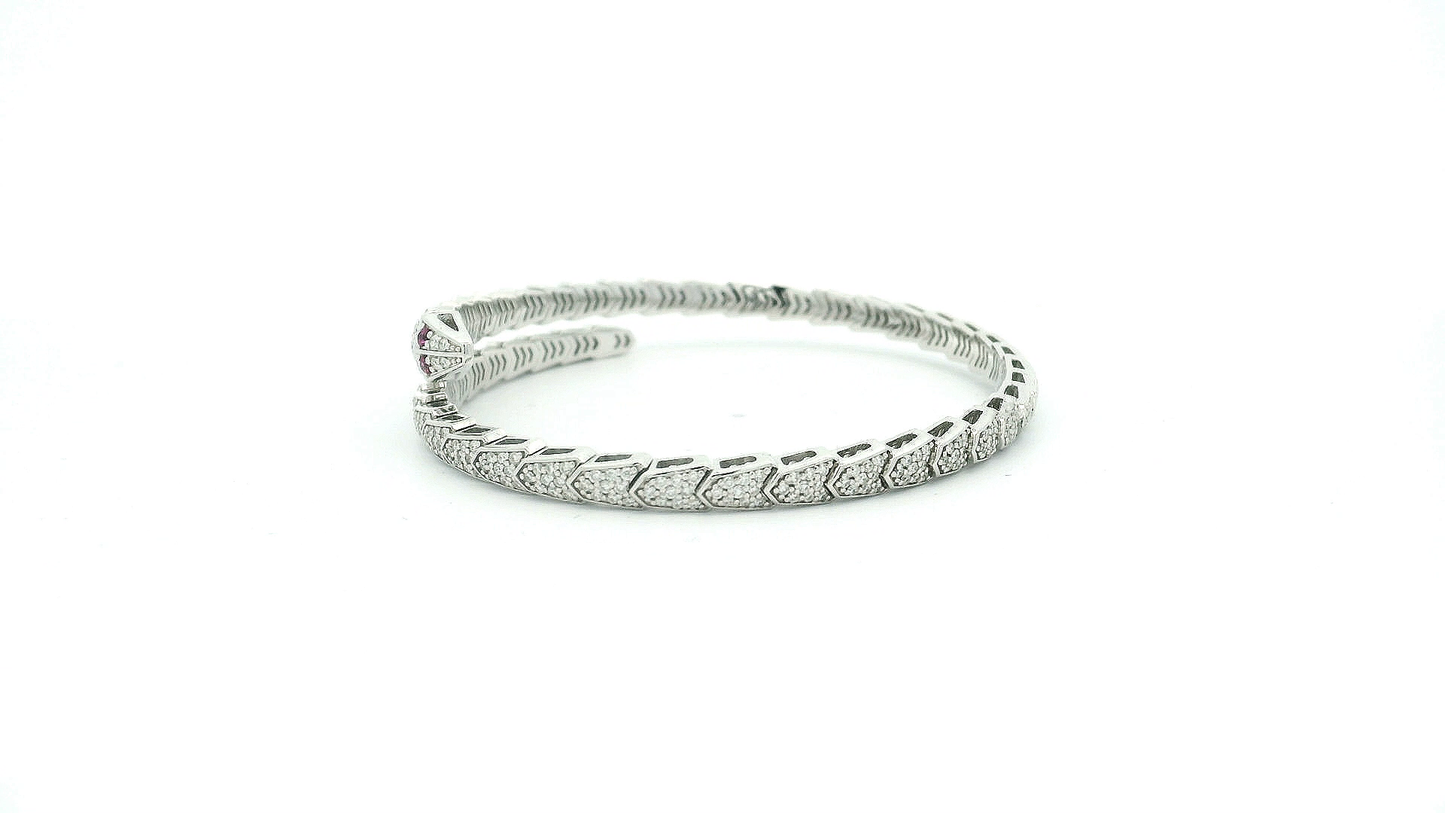 Elegant Gold and Diamond Bracelet