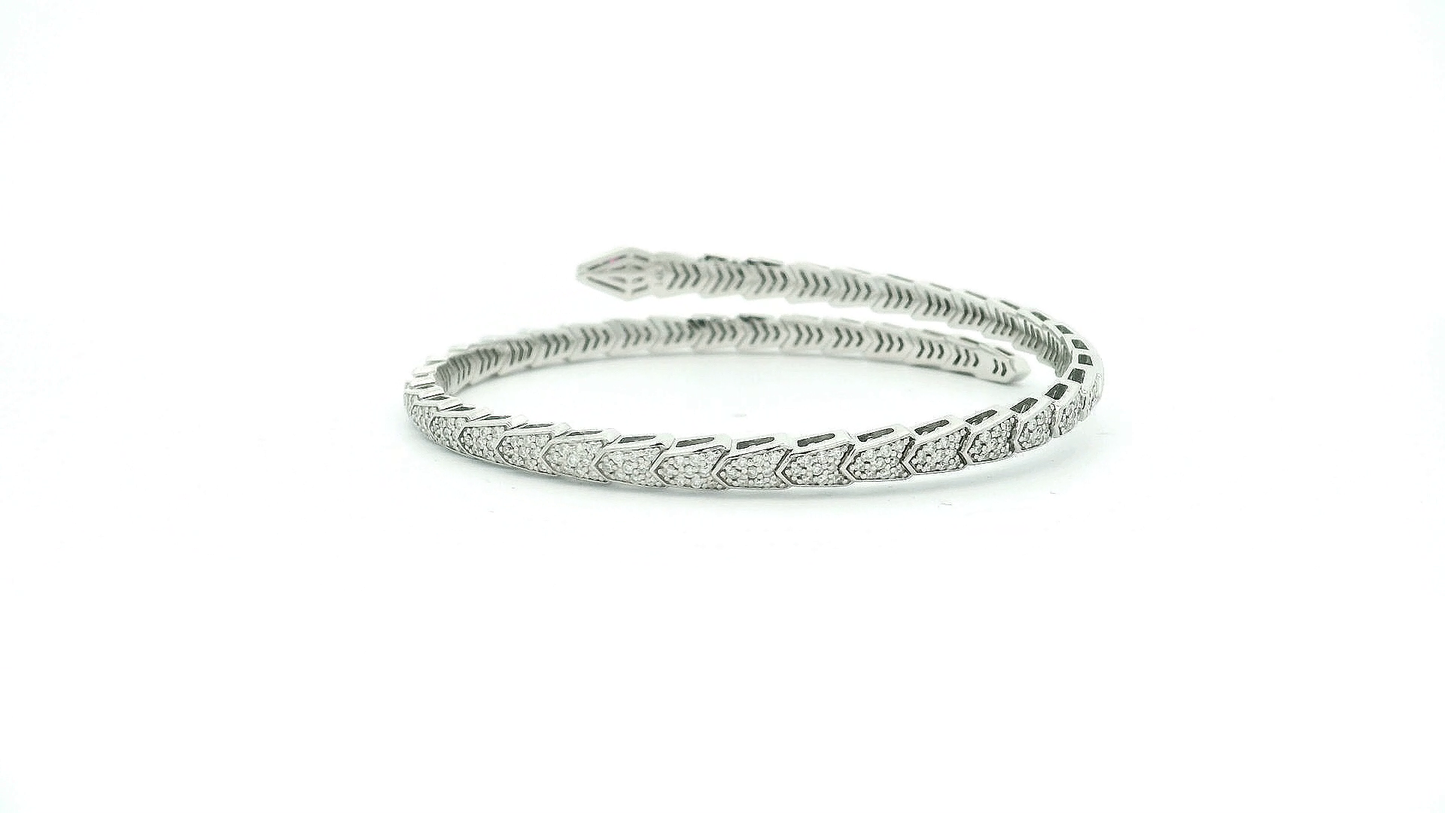 Elegant Gold and Diamond Bracelet