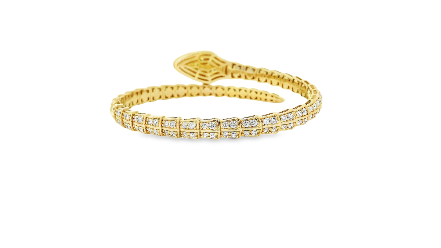 Elegant Snake-Inspired Diamond Bracelet
