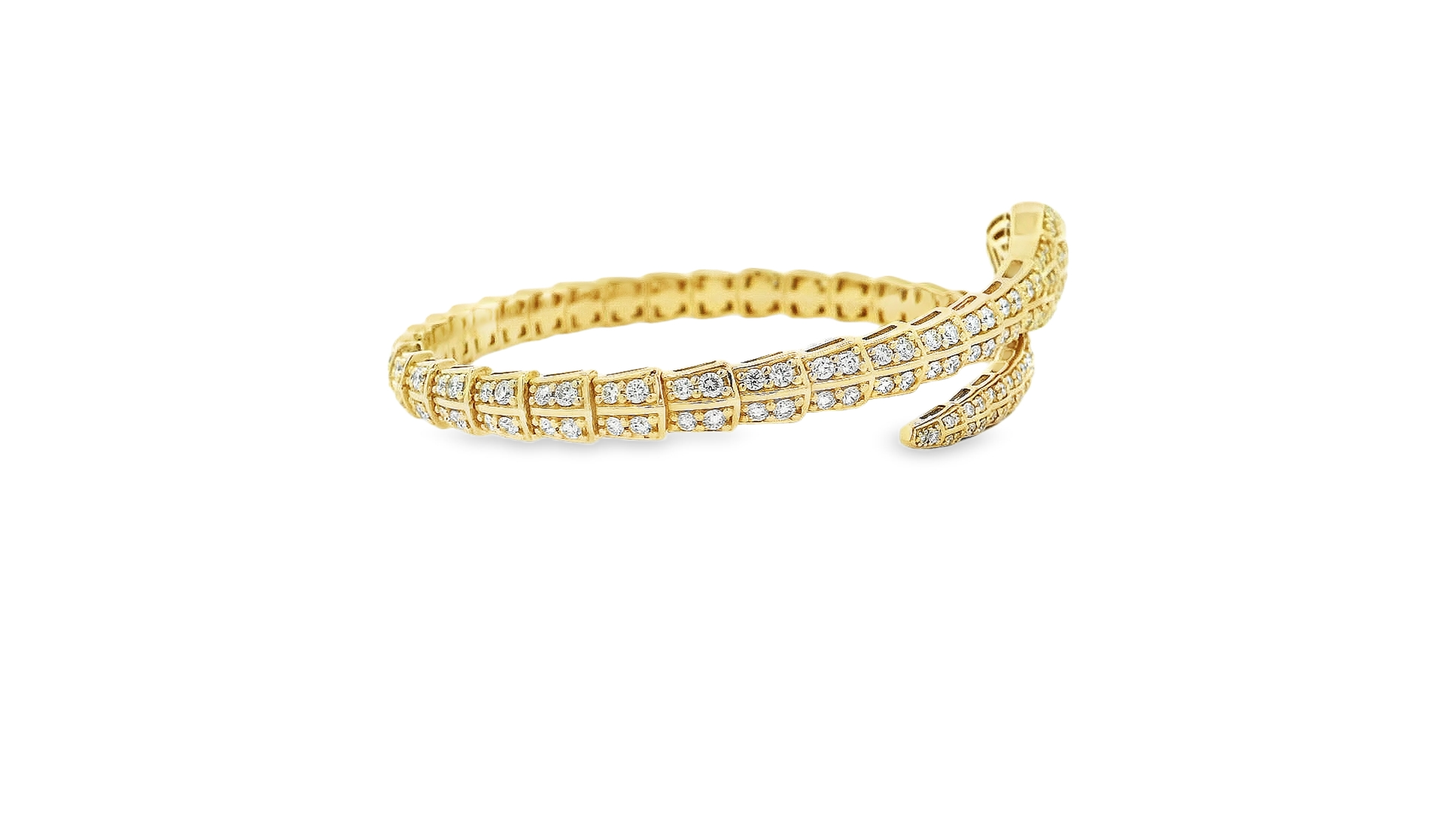 Elegant Snake-Inspired Diamond Bracelet