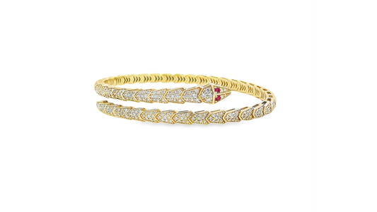 Elegant Gold and Diamond Bracelet