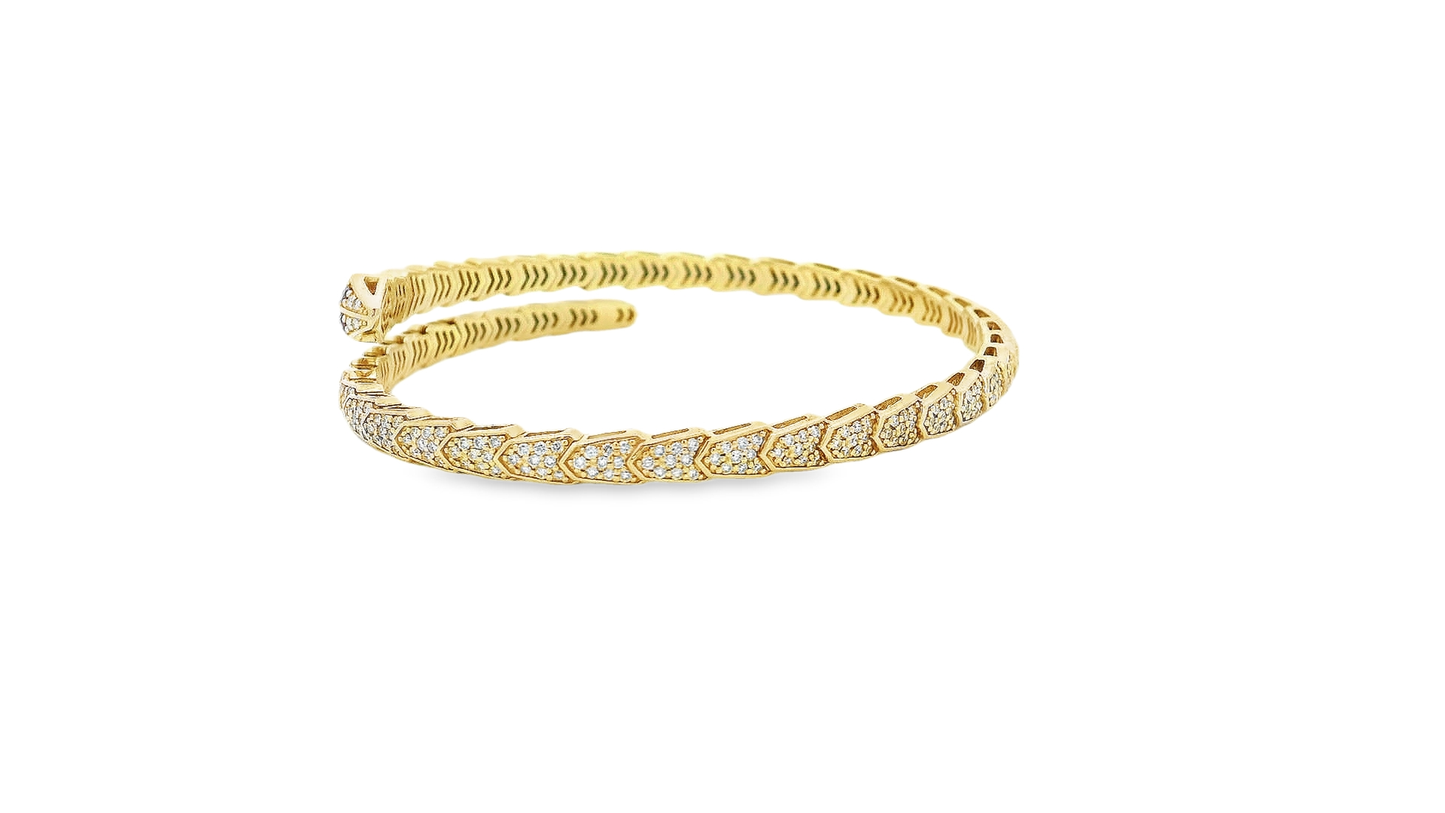 Elegant Gold and Diamond Bracelet