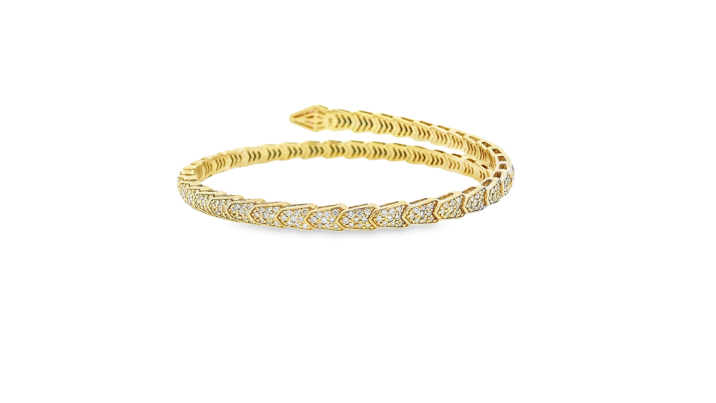 Elegant Gold and Diamond Bracelet