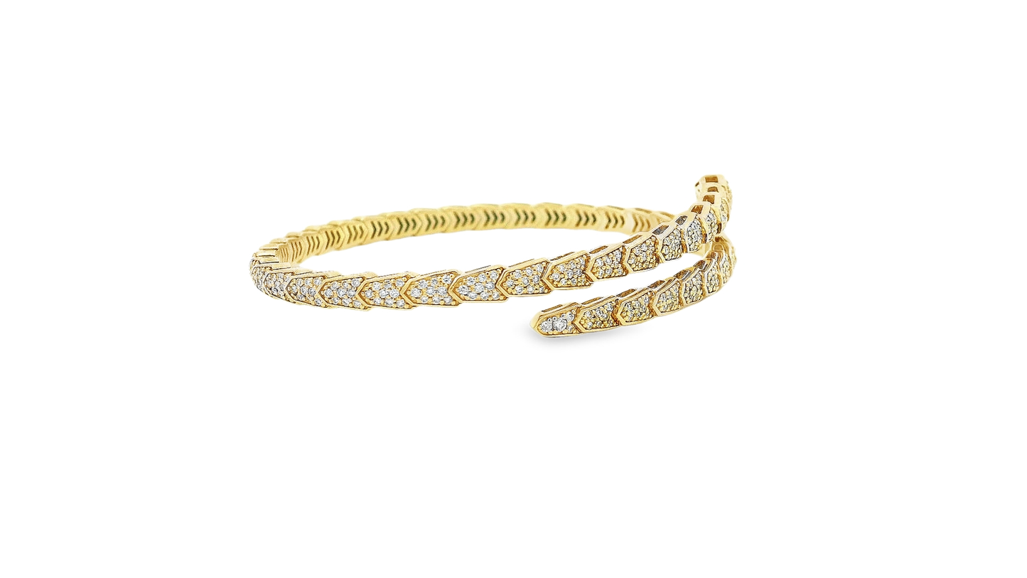 Elegant Gold and Diamond Bracelet