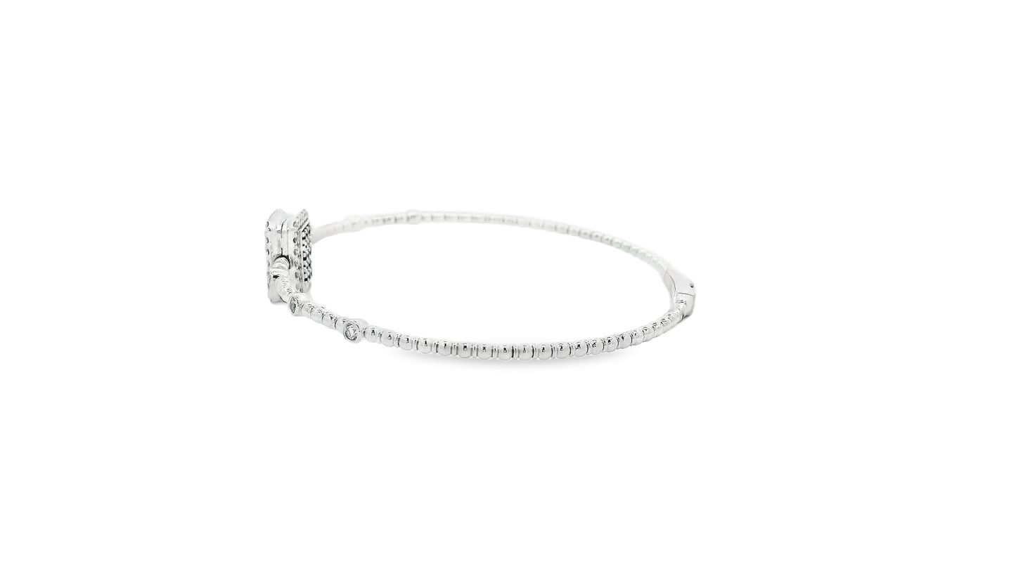Elegant Gold Bracelet with Gemstone Detail