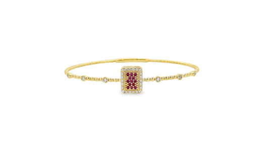 Elegant Gold Bracelet with Gemstone Detail