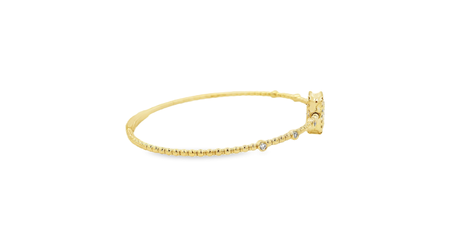 Elegant Gold Bracelet with Gemstone Detail