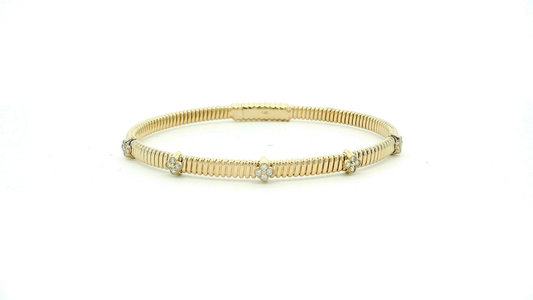 Elegant Gold Bracelet with Diamonds