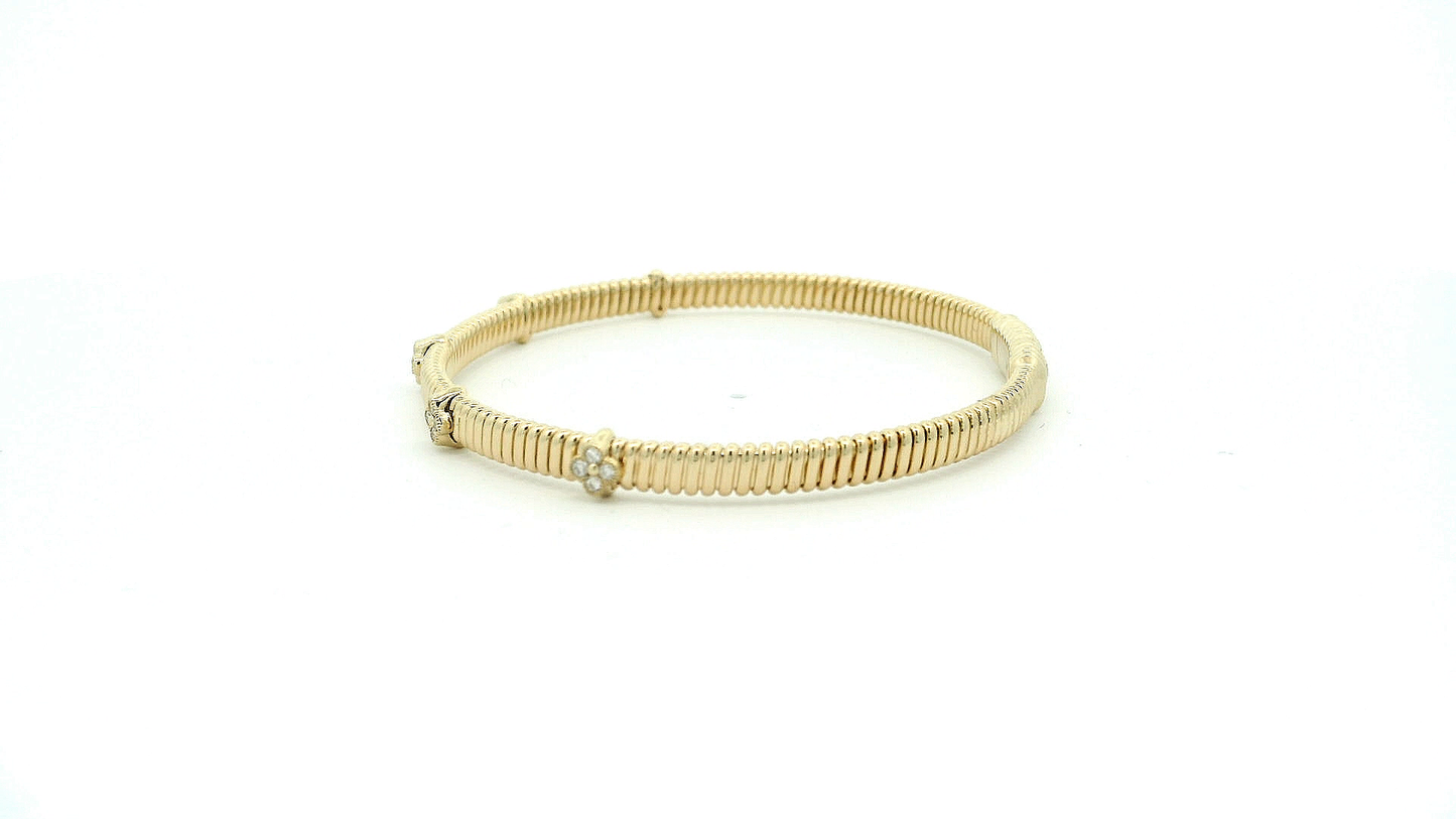 Elegant Gold Bracelet with Diamonds