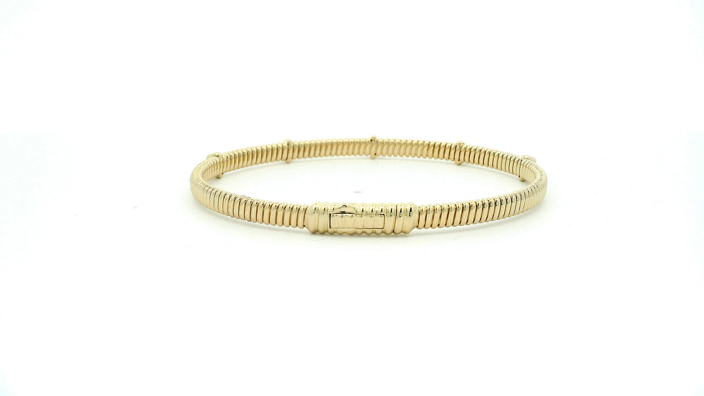 Elegant Gold Bracelet with Diamonds