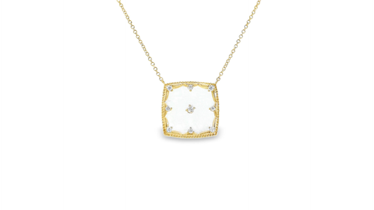 Elegant Gold Pendant with Gemstone
