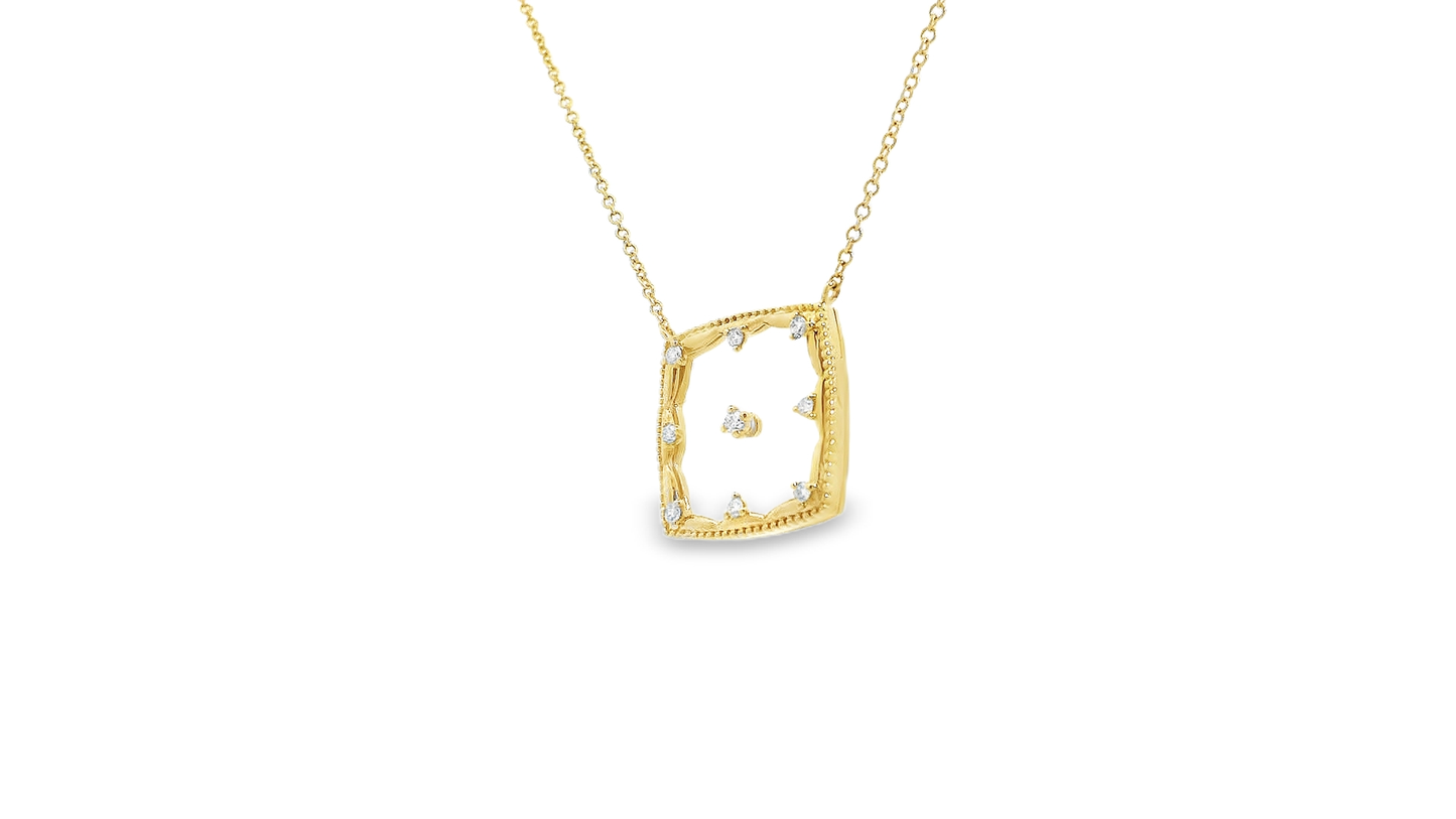 Elegant Gold Pendant with Gemstone