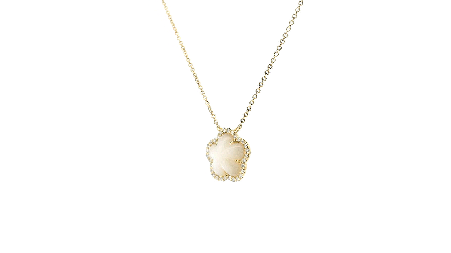 Elegant Gold Pendant with Gemstone