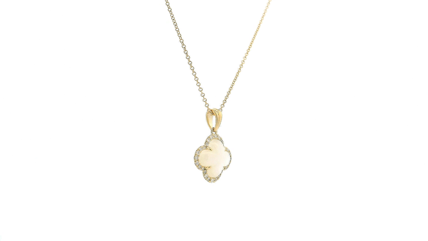 Elegant Gold Pendant with Gemstone
