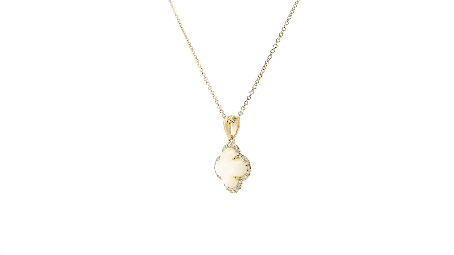 Elegant Gold Pendant with Gemstone
