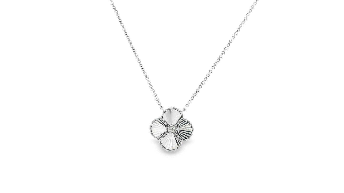 Elegant Gold Floral Pendant Necklace