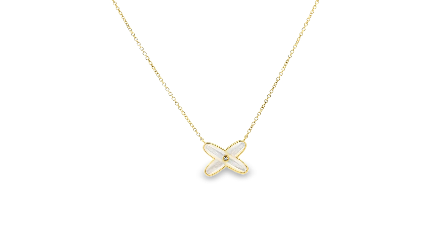 Elegant Gold Pendant Necklace