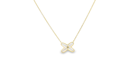 Elegant Gold Pendant Necklace