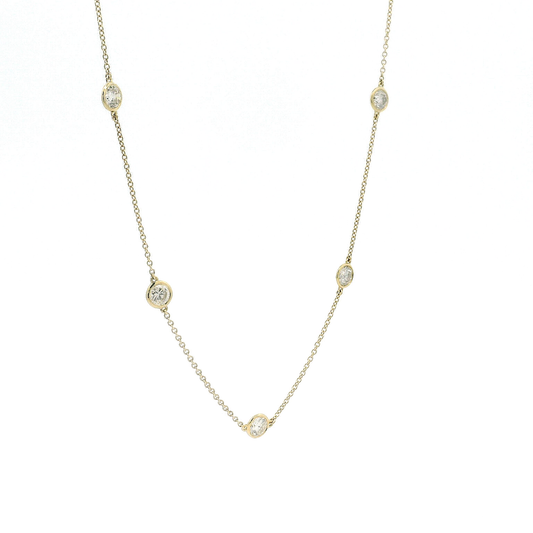 Elegant Necklace with Sparkling Details