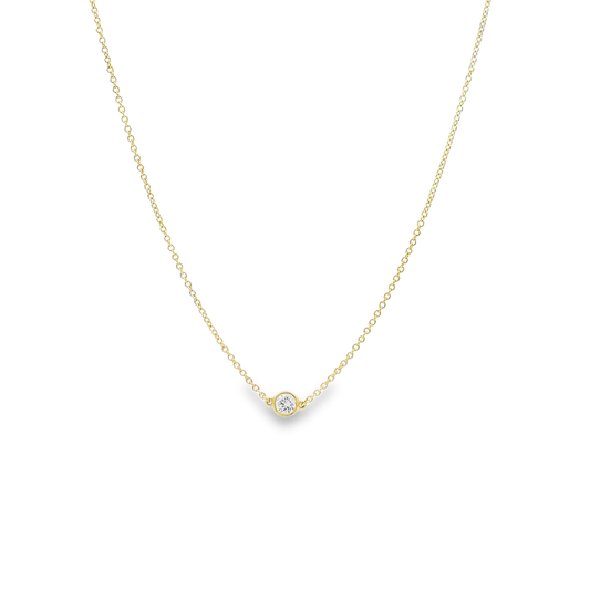 Elegant Gold Pendant Necklace